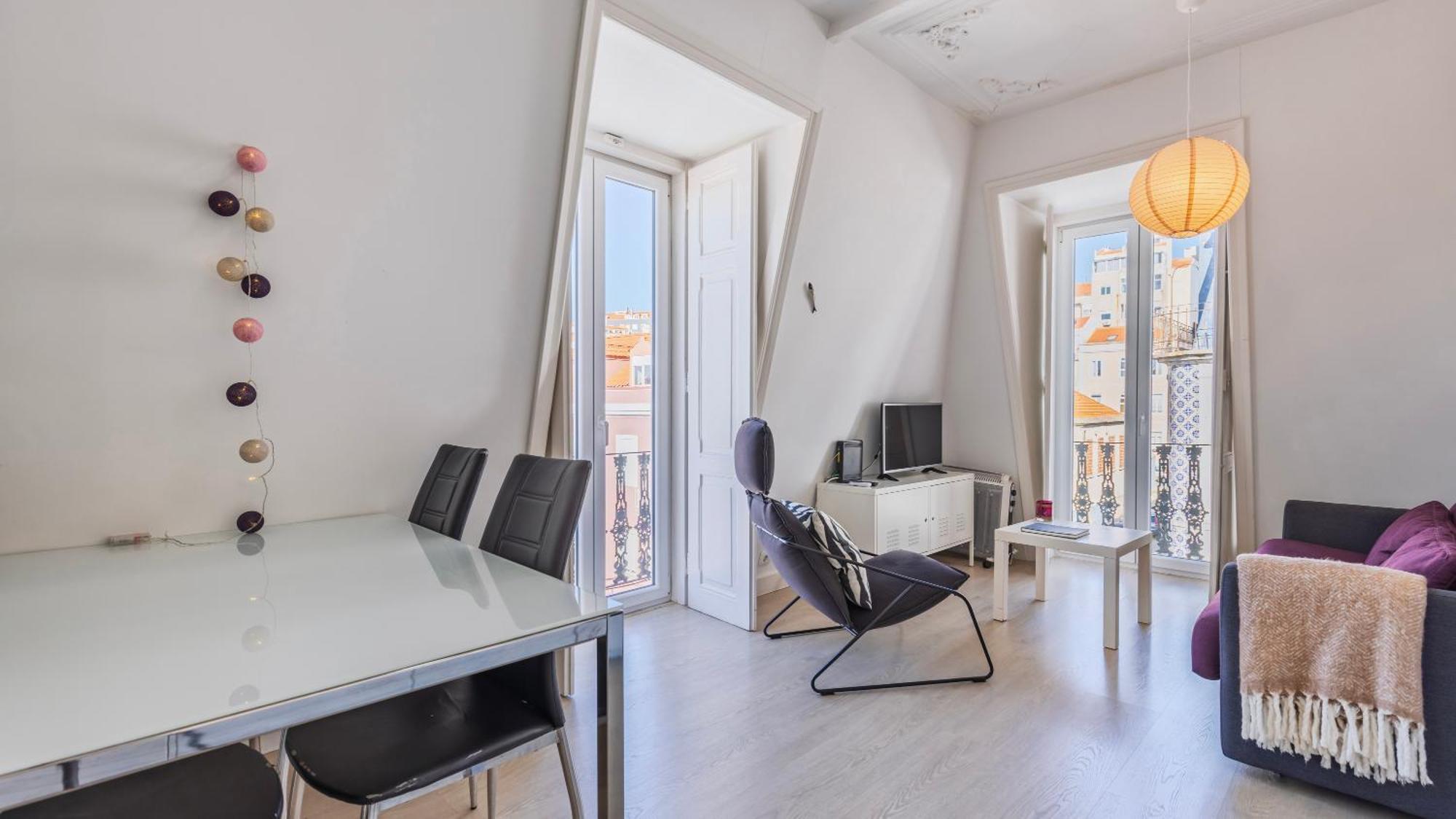 Classic Topfloor Apartment By Lovelystay Лиссабон Экстерьер фото